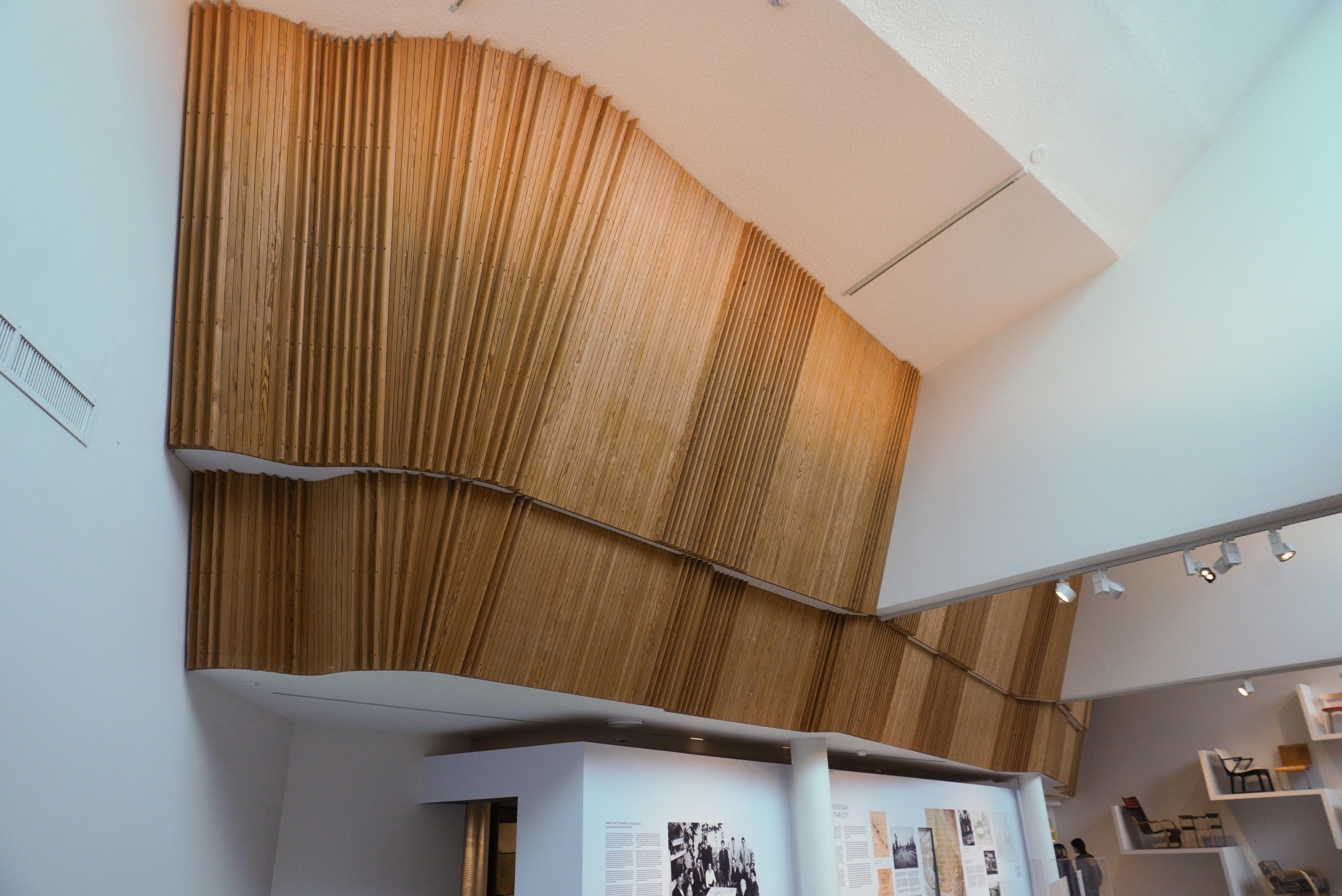 アアルトミュージアム オーロラの壁1