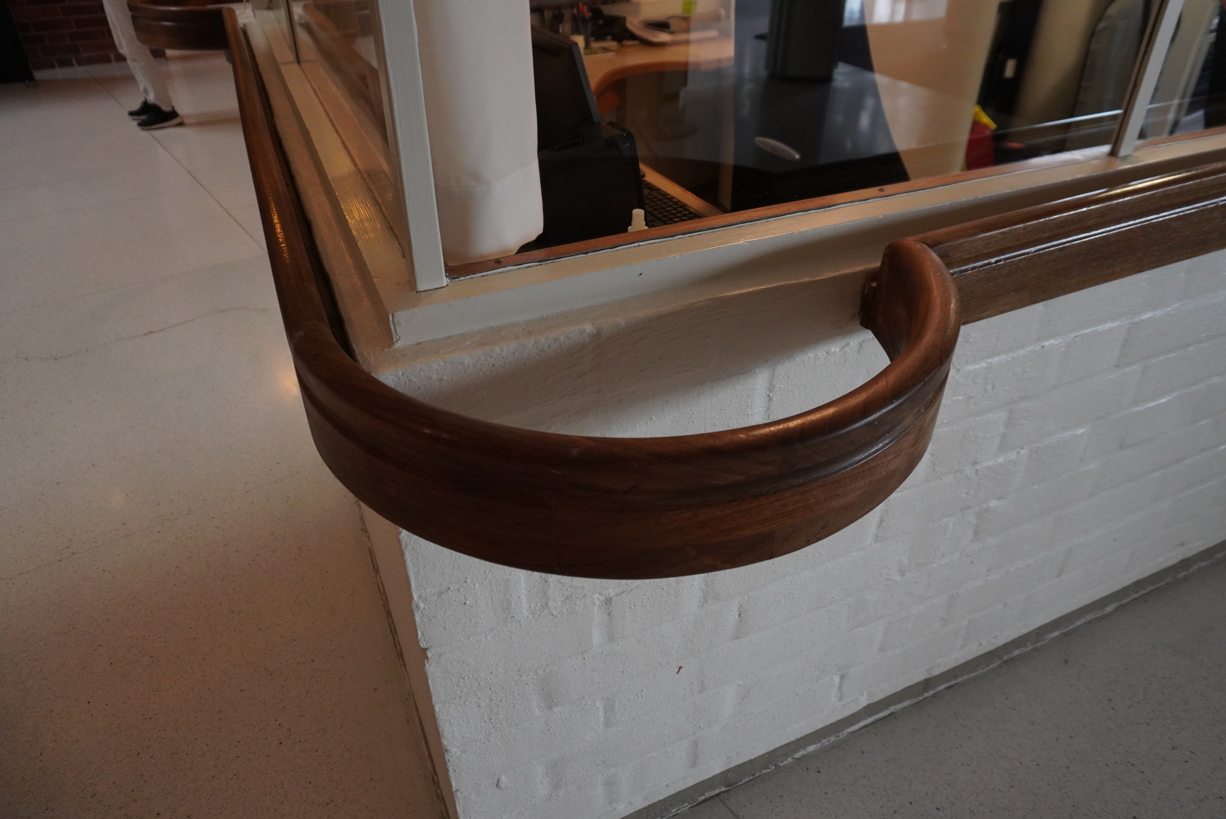 ユヴァスキュラ大学 事務室前の手摺り2