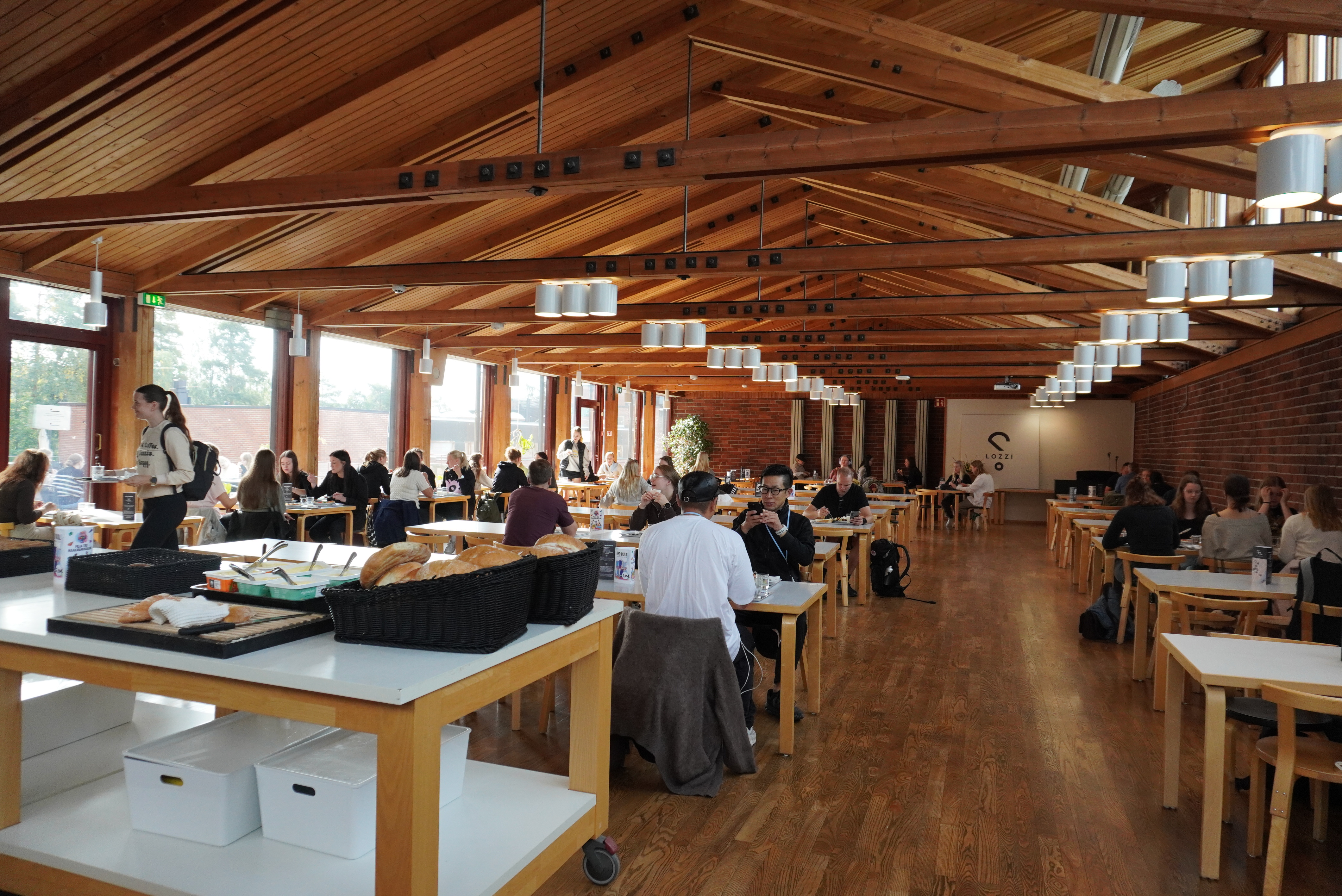 ユヴァスキュラ大学 食堂の木構造1